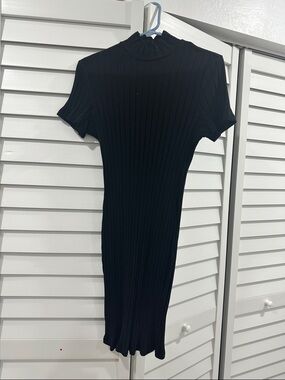 Classic Black Ribbed Short-Sleeve Midi Dress